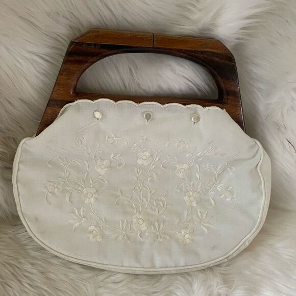 Vintage Veloso white linen  embroidery  handbag with wooden handle - Picture 1 of 10